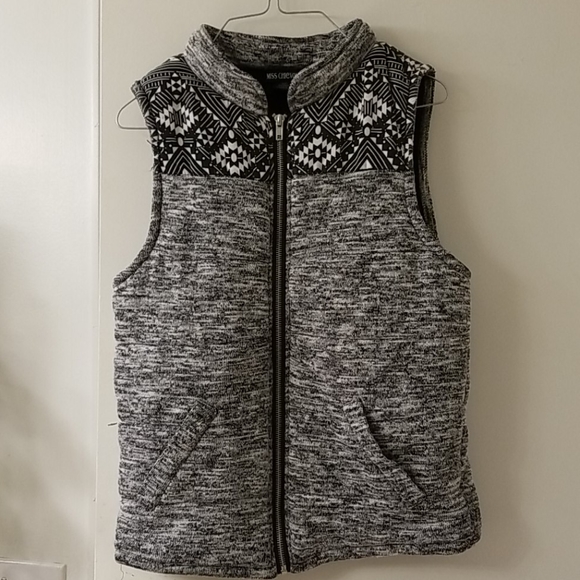 Vest - Picture 1 of 4